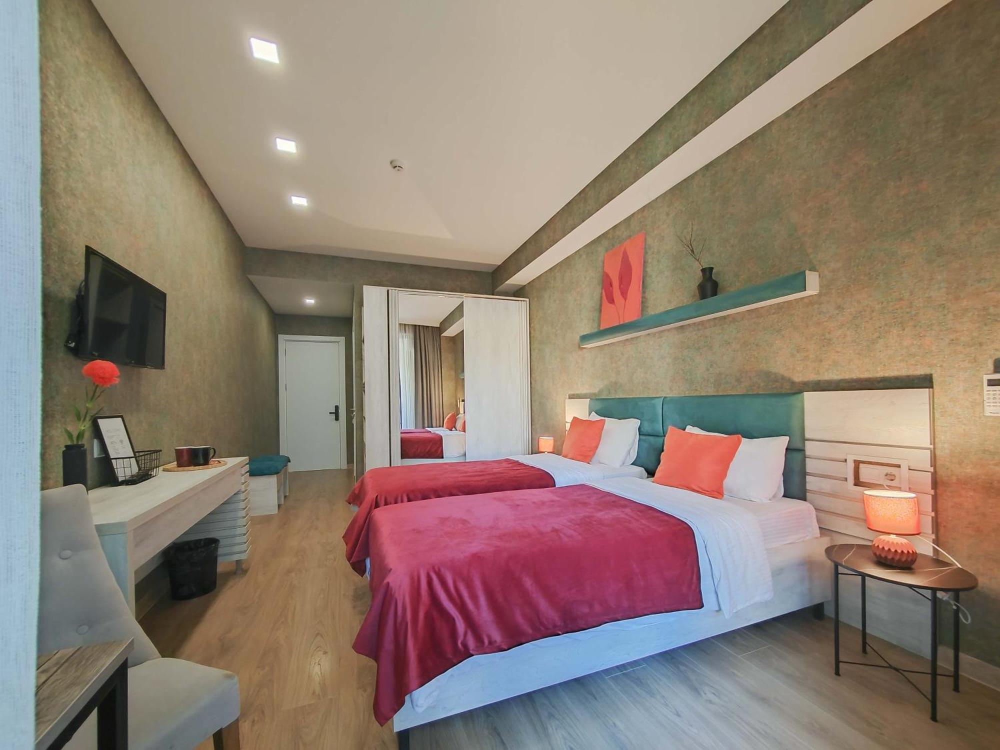 Round Garden Hotel Тбилиси Екстериор снимка