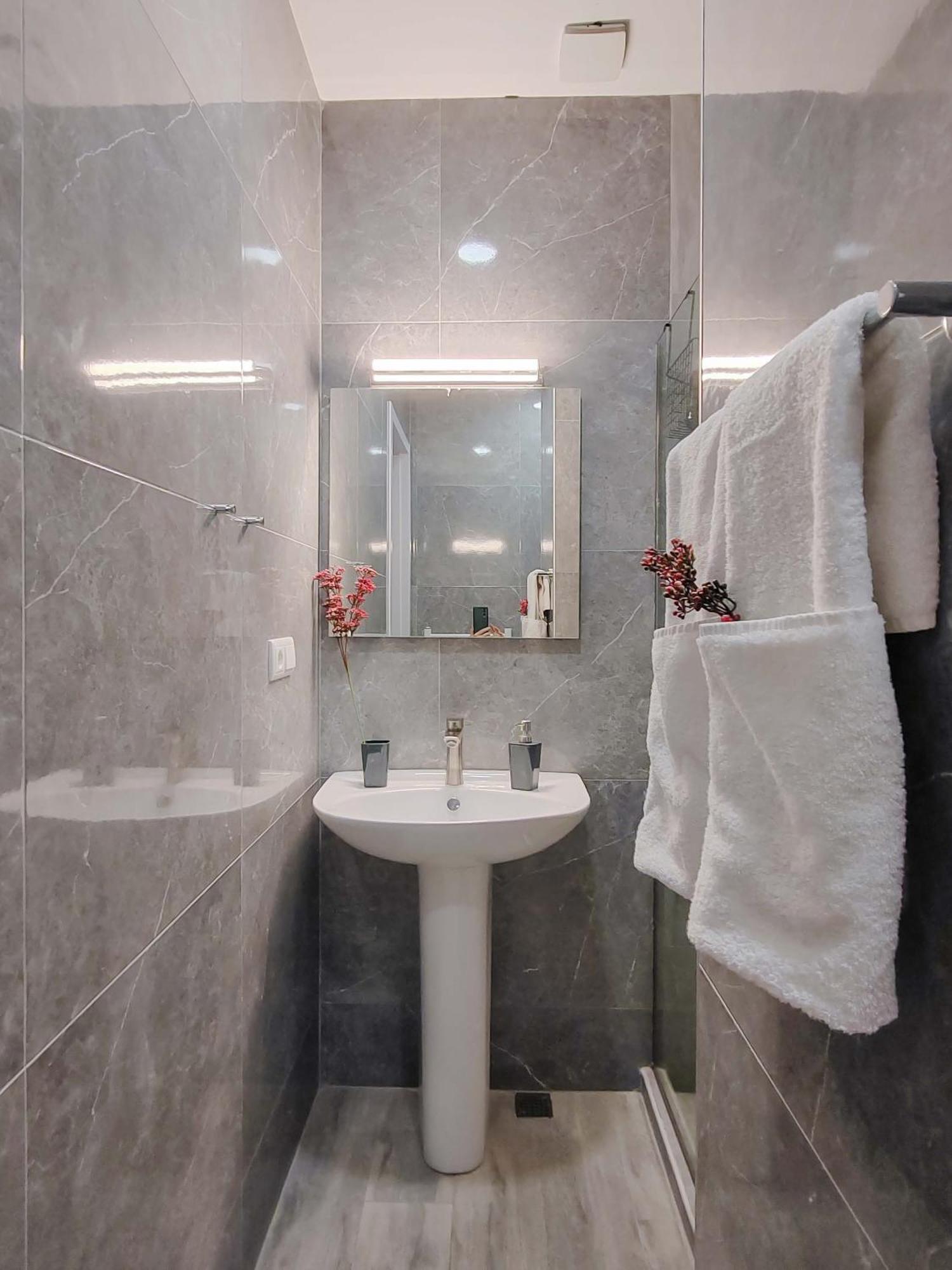 Round Garden Hotel Тбилиси Екстериор снимка