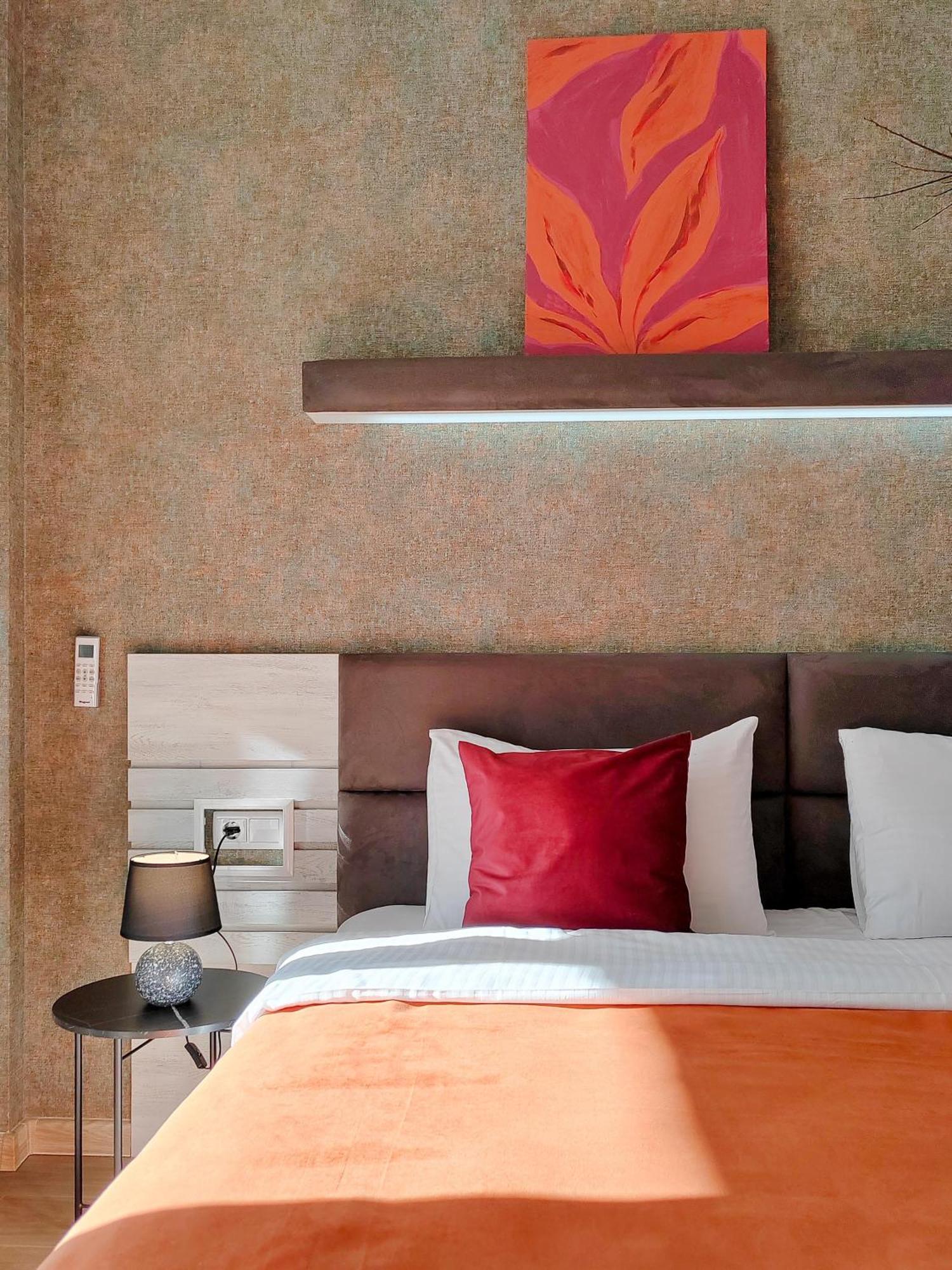 Round Garden Hotel Тбилиси Екстериор снимка