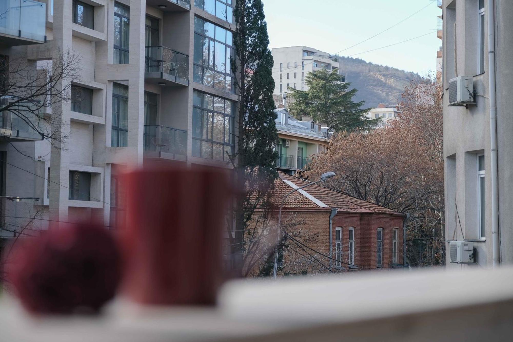 Round Garden Hotel Тбилиси Екстериор снимка