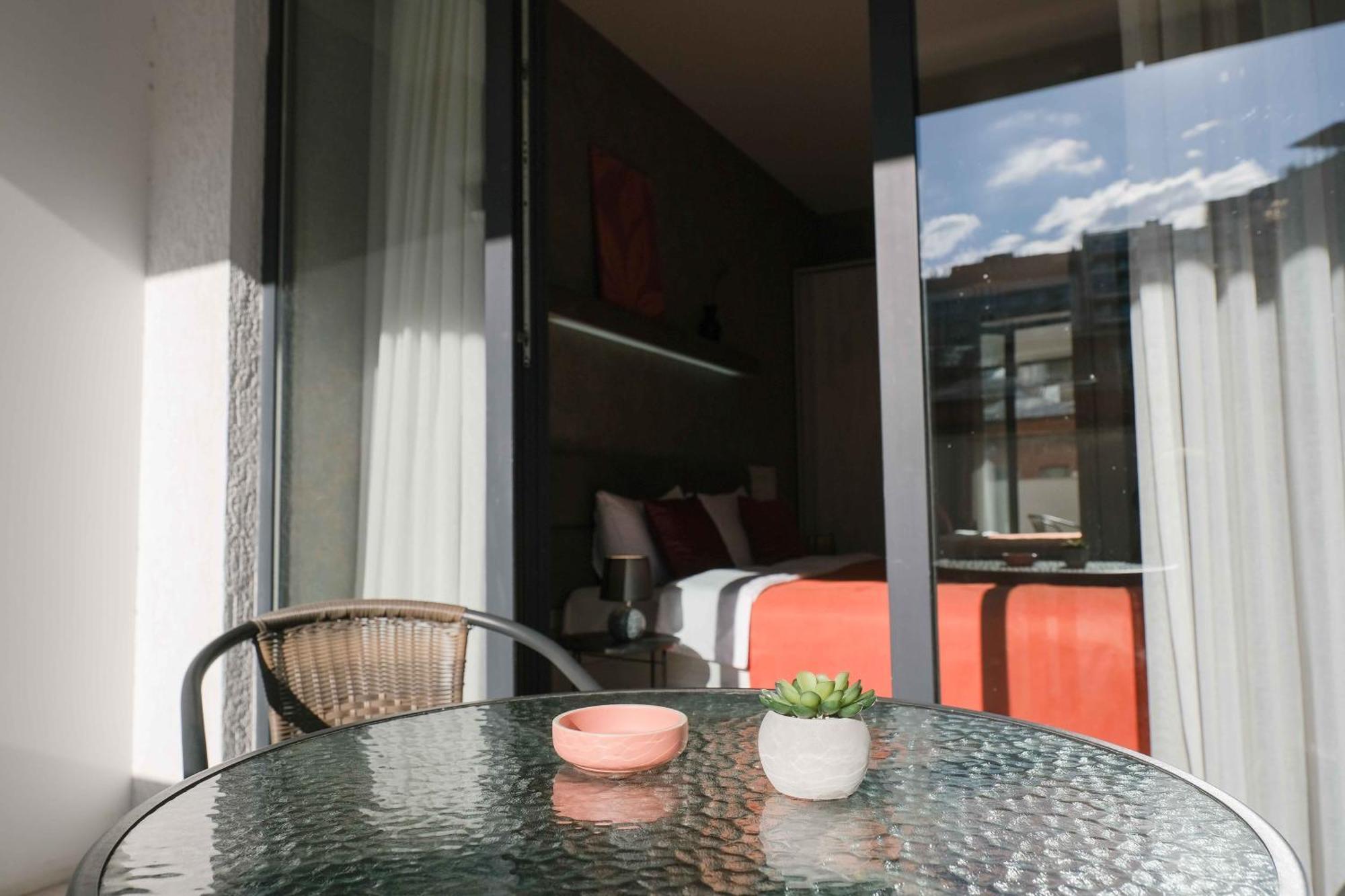 Round Garden Hotel Тбилиси Екстериор снимка