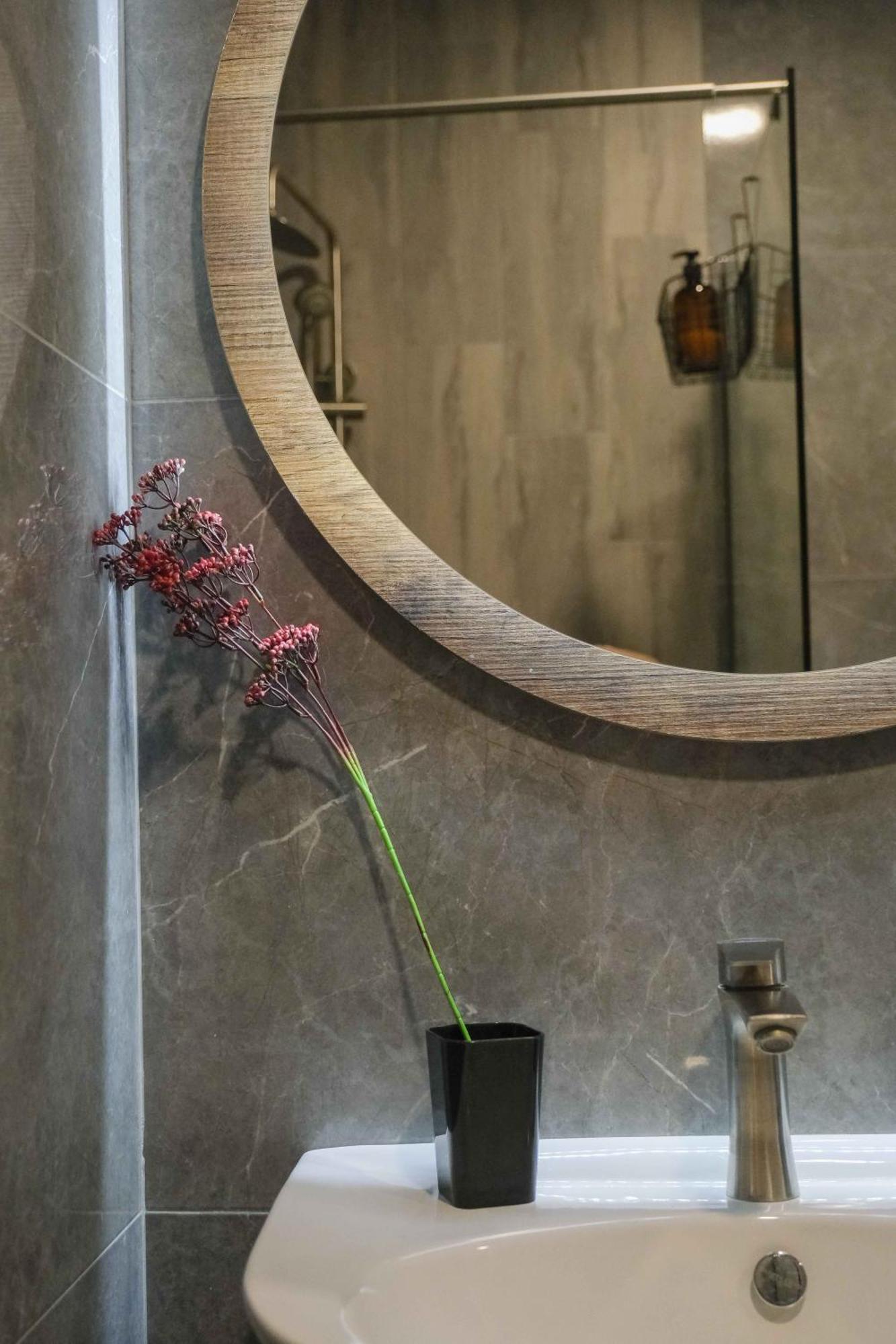 Round Garden Hotel Тбилиси Екстериор снимка