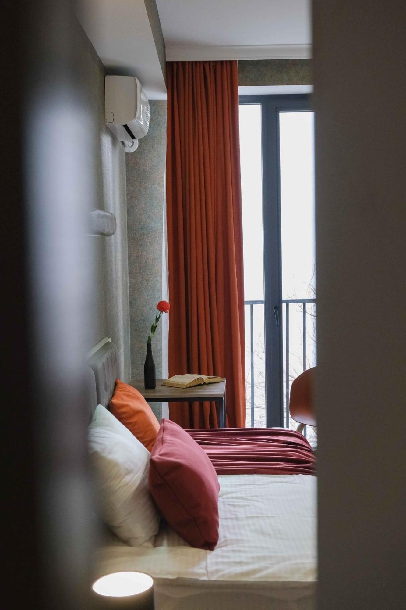 Round Garden Hotel Тбилиси Екстериор снимка