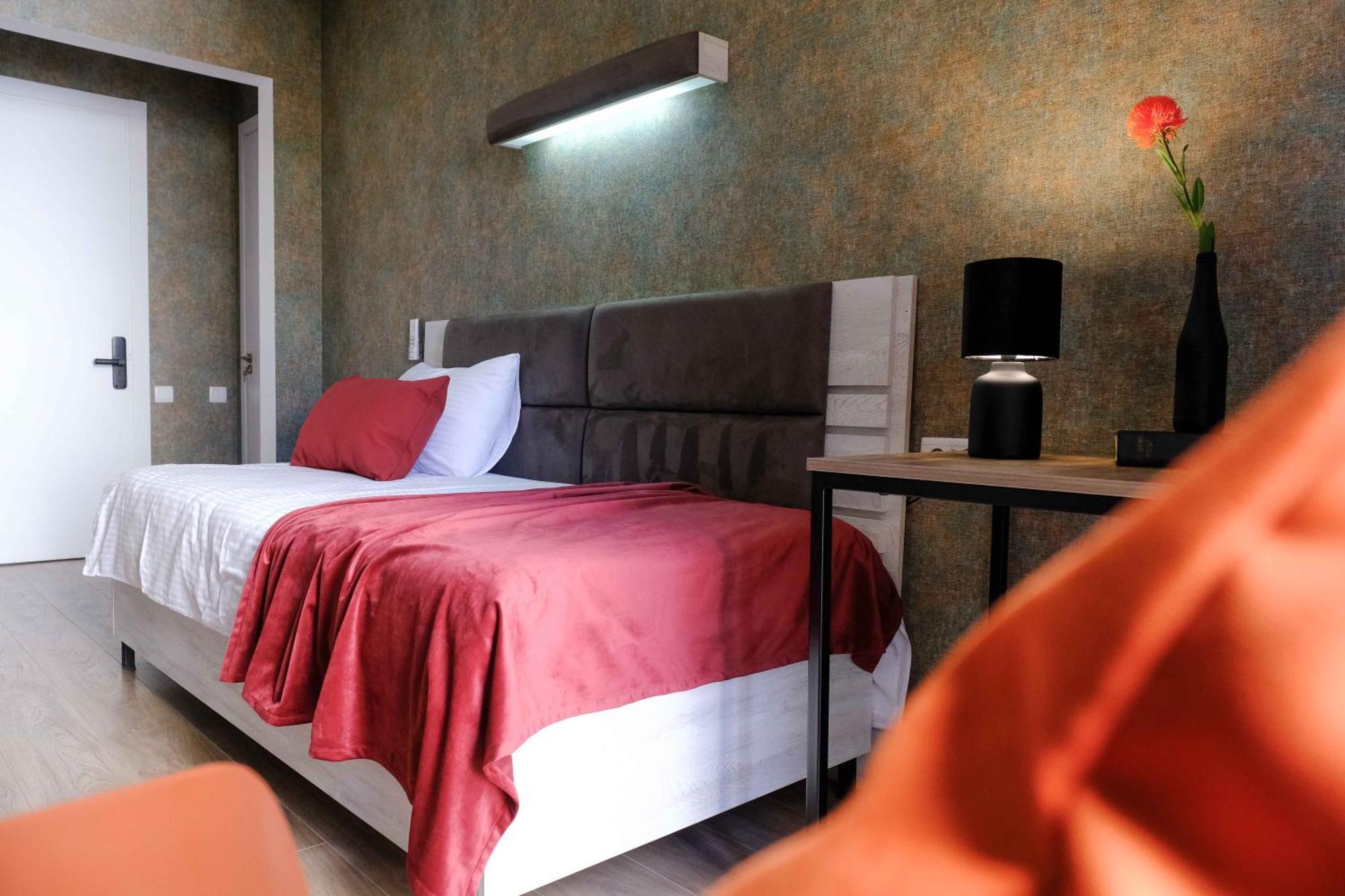 Round Garden Hotel Тбилиси Екстериор снимка