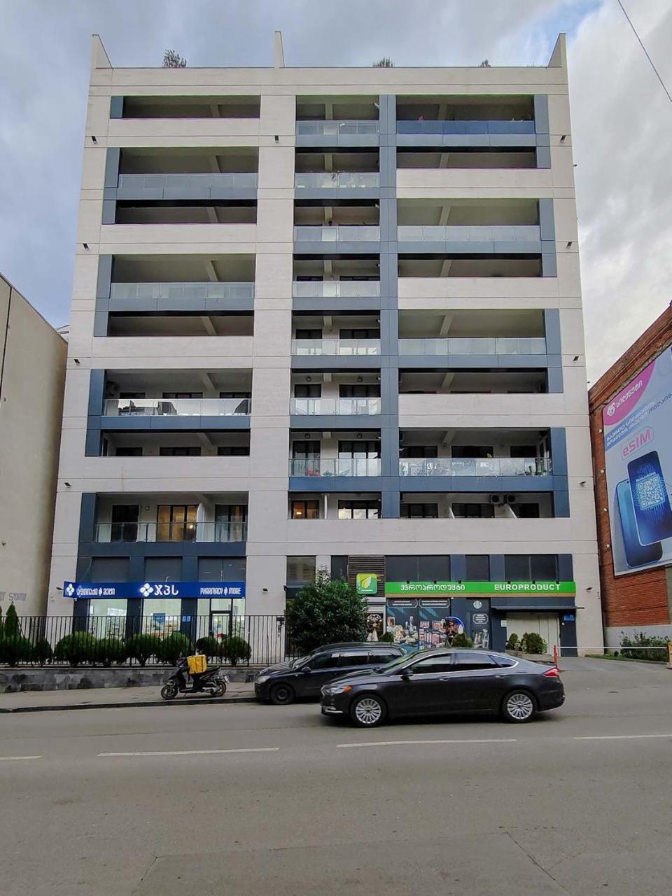 Round Garden Hotel Тбилиси Екстериор снимка