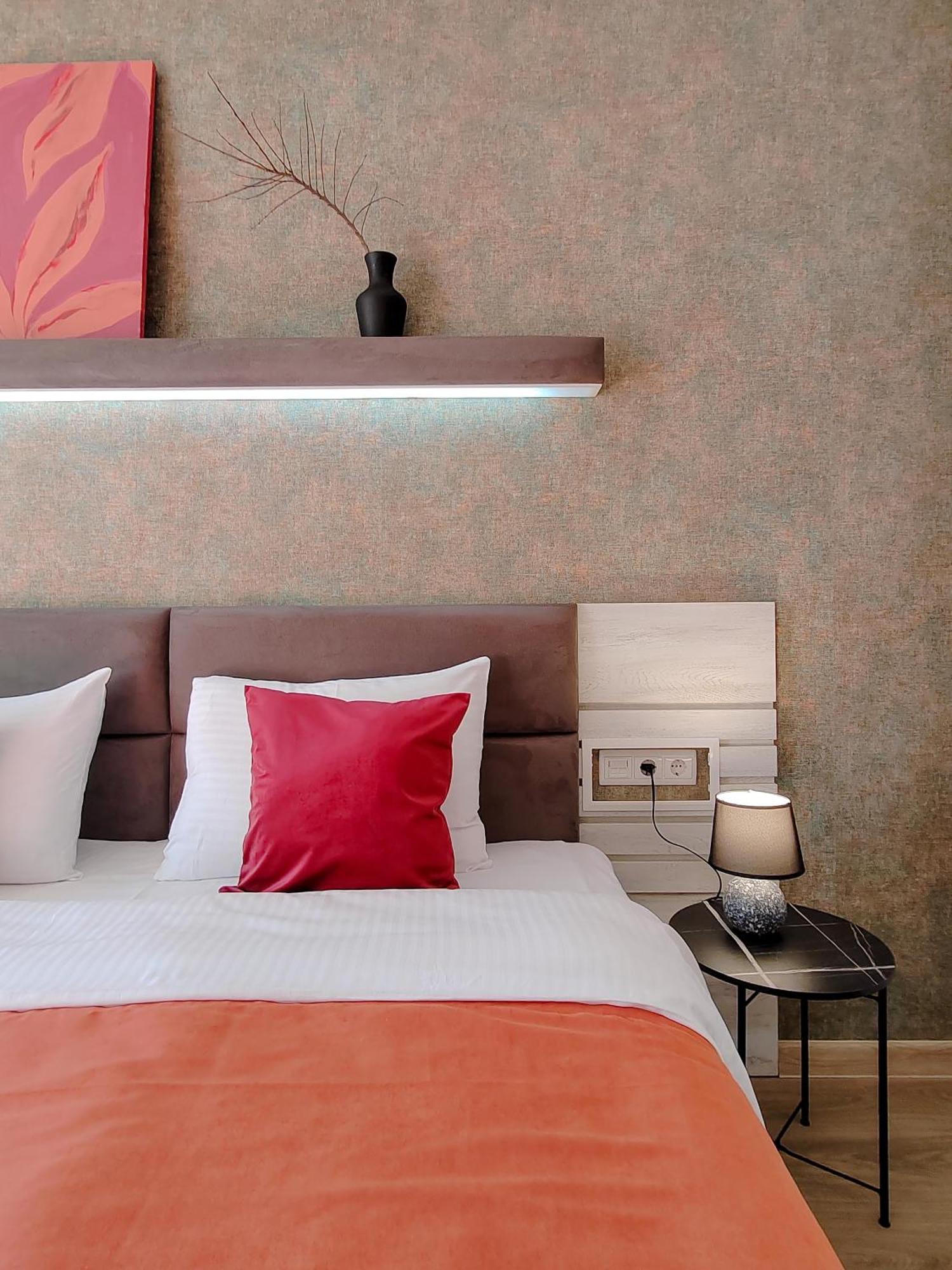 Round Garden Hotel Тбилиси Екстериор снимка