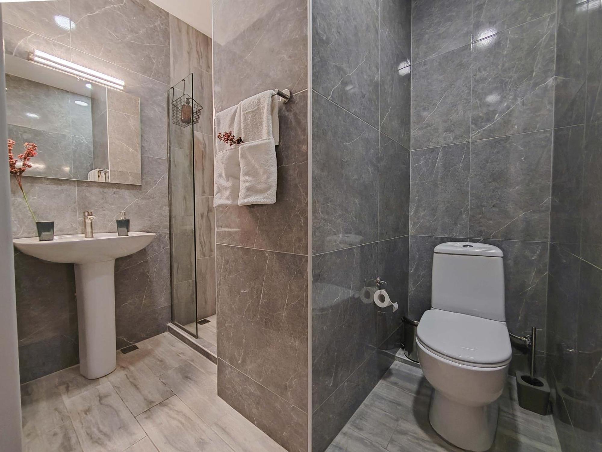Round Garden Hotel Тбилиси Екстериор снимка